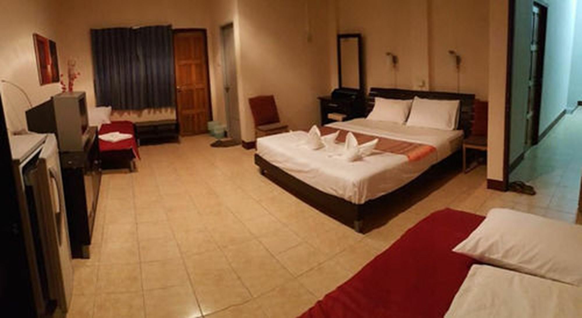 Ferb Guest House Patong Екстер'єр фото